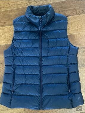 Uniqlo Navy Blue Quilted Puffer Vest Light Weight Down
